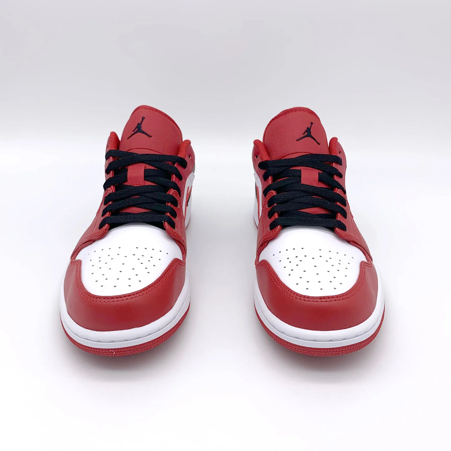 Jordan 1 Low Bulls