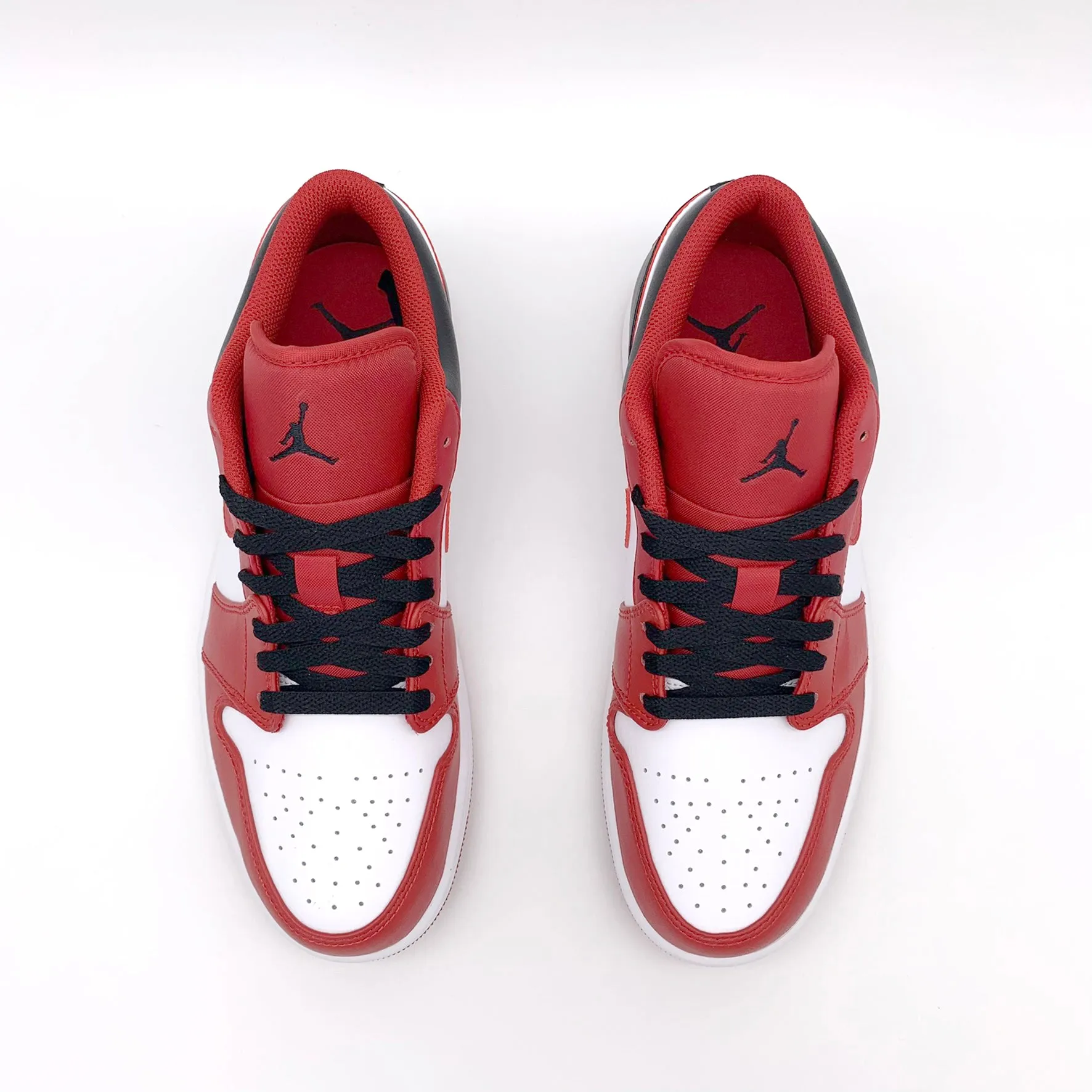 Jordan 1 Low Bulls